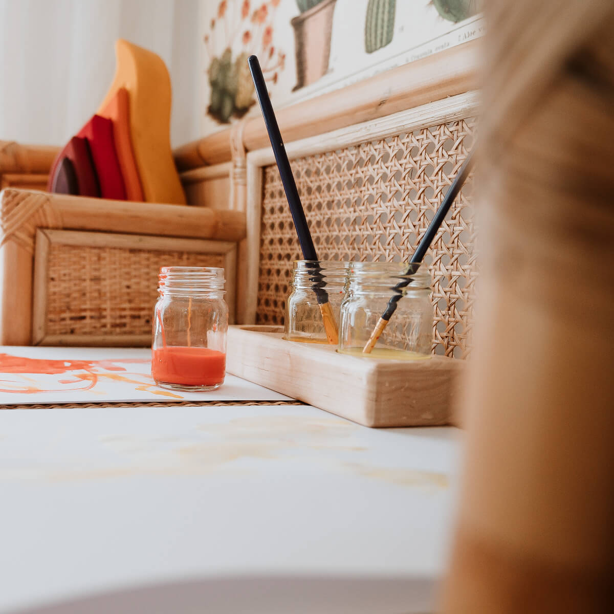 25915012WJ Glass Jars with Wooden Paint Holder