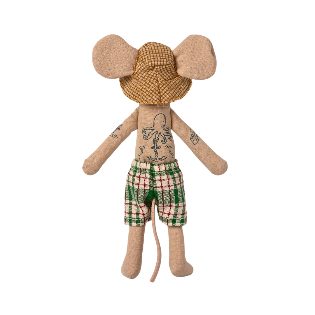 Dad Beach Mouse in Cabin (2021)