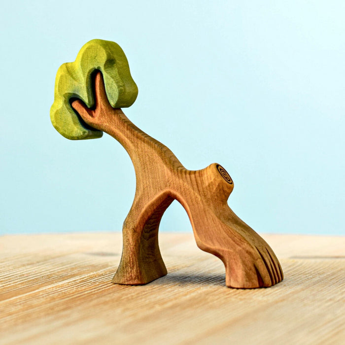 BumbuToys Wooden Animals - Raccoon Family & Hollow Tree - Set of 5