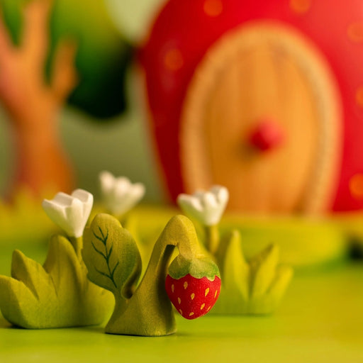 BumbuToys Wooden Plant Figure - Strawberry for Small World Play - Online, Australia