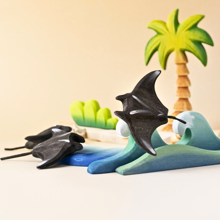 BumbuToys Wooden Sea Animal - Reef Manta Ray for Small World Play from Australia