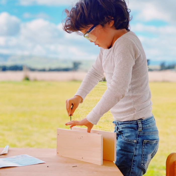 A600521 Kids at Work DIY Bee Hotel