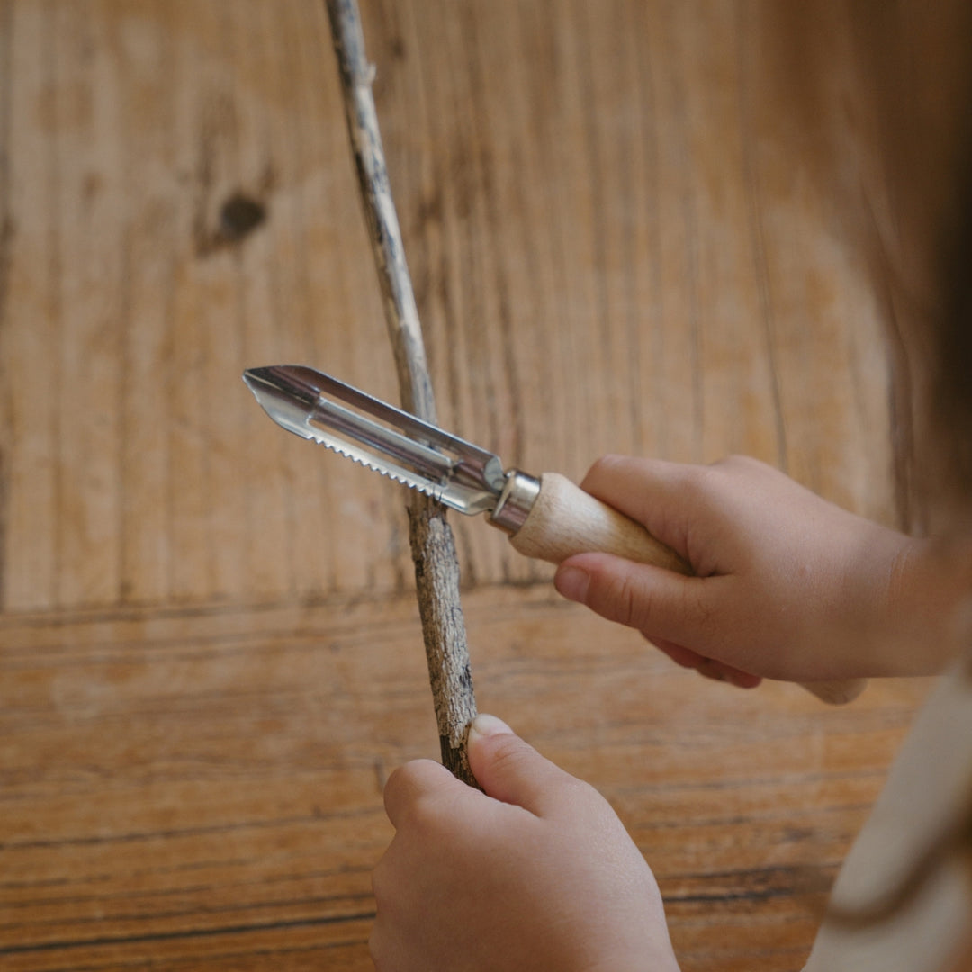 A600390 Kids at Work Whittling Peeler - Australia