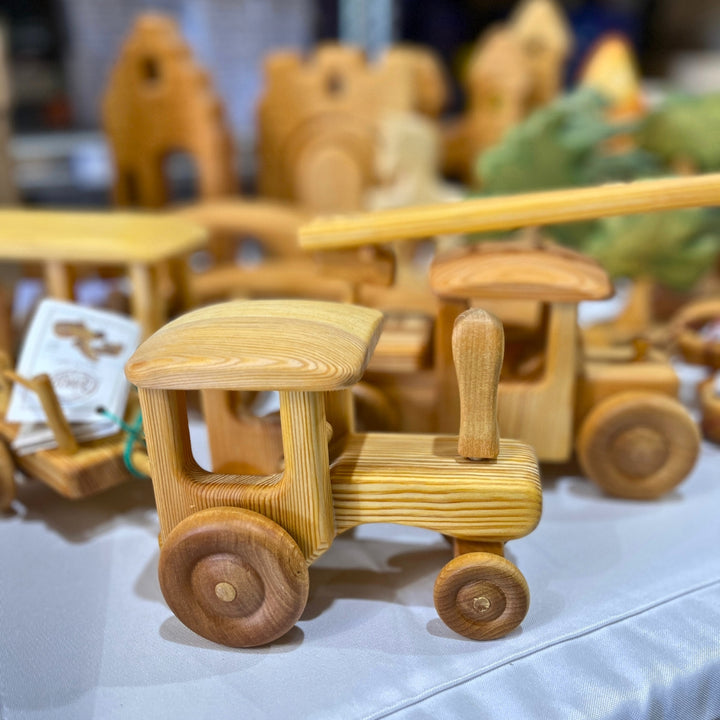 70200016 Debresk Big Tractor with Cart