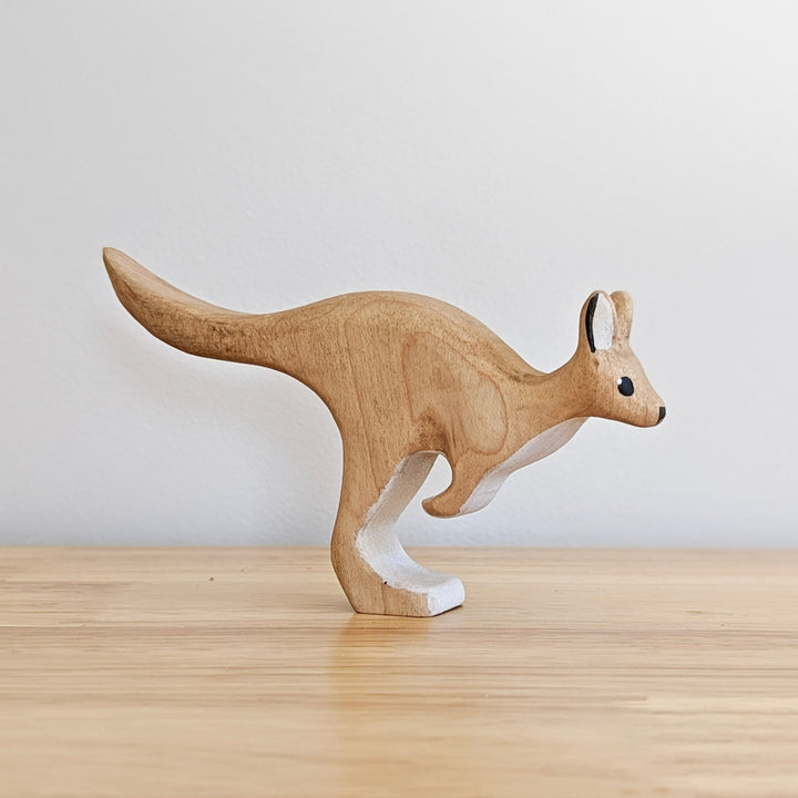 NH_AAP_20006 NOM Handcrafted - Kangaroo - Jumping