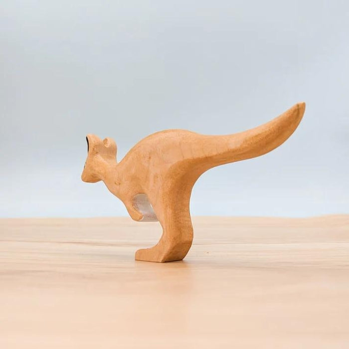 NH_AAP_20006 NOM Handcrafted - Kangaroo - Jumping