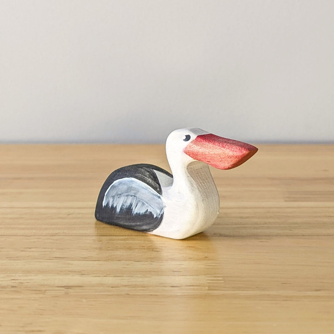 NH_BIP_10022 NOM Handcrafted - Pelican Sitting