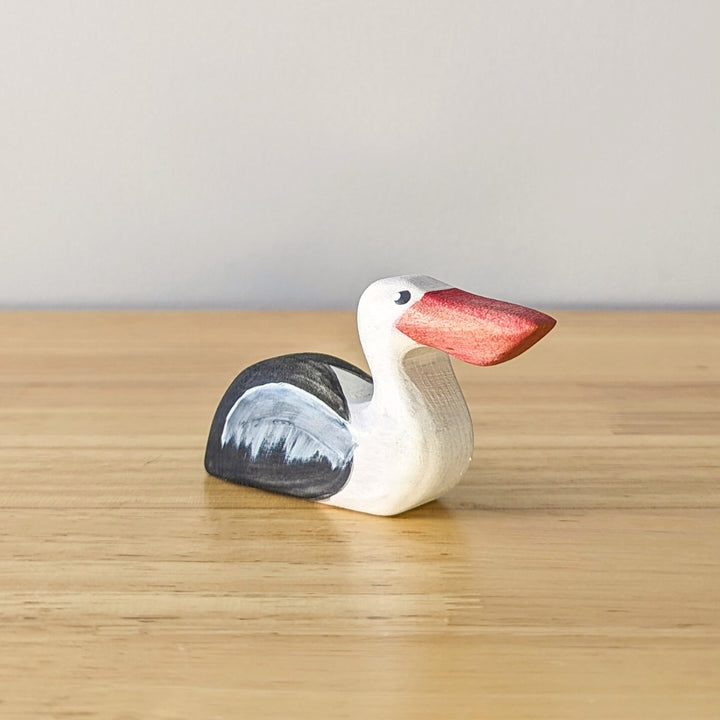 NH_BIP_10022 NOM Handcrafted - Pelican Sitting