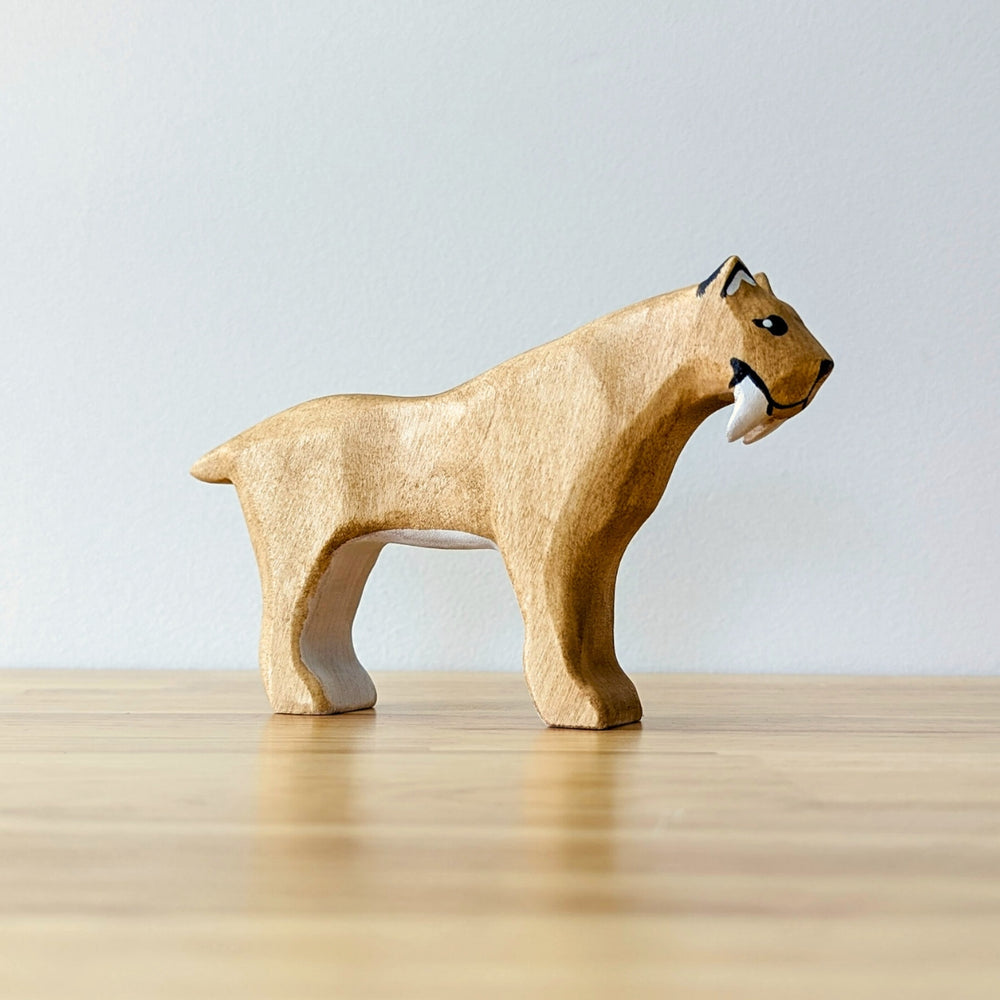 NH_BCP_30007 NOM Handcrafted - Sabre Tooth Cat Smilodon - Plain