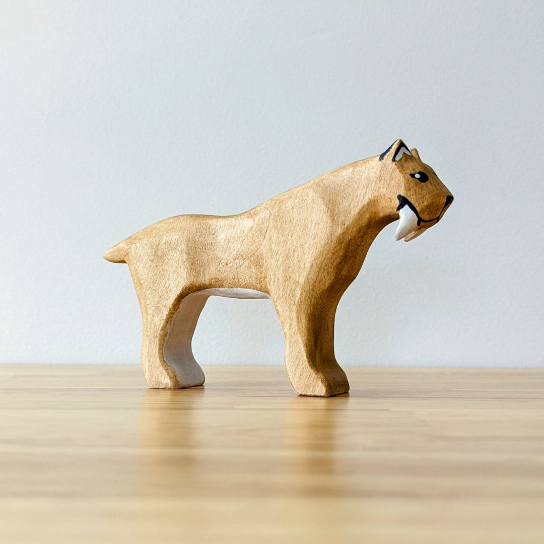 NH_BCP_30007 NOM Handcrafted - Sabre Tooth Cat Smilodon - Plain