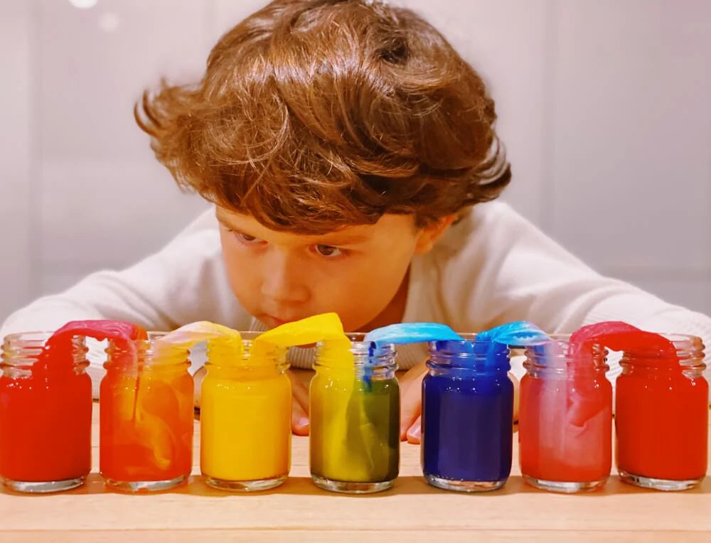  paper towels)Walking rainbow experiment setup with 7 jars, paper towels and watercolour paints