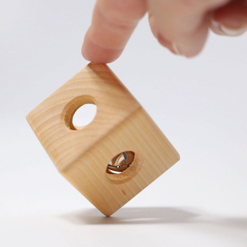 Grimms Grasping Cube with Bell 02