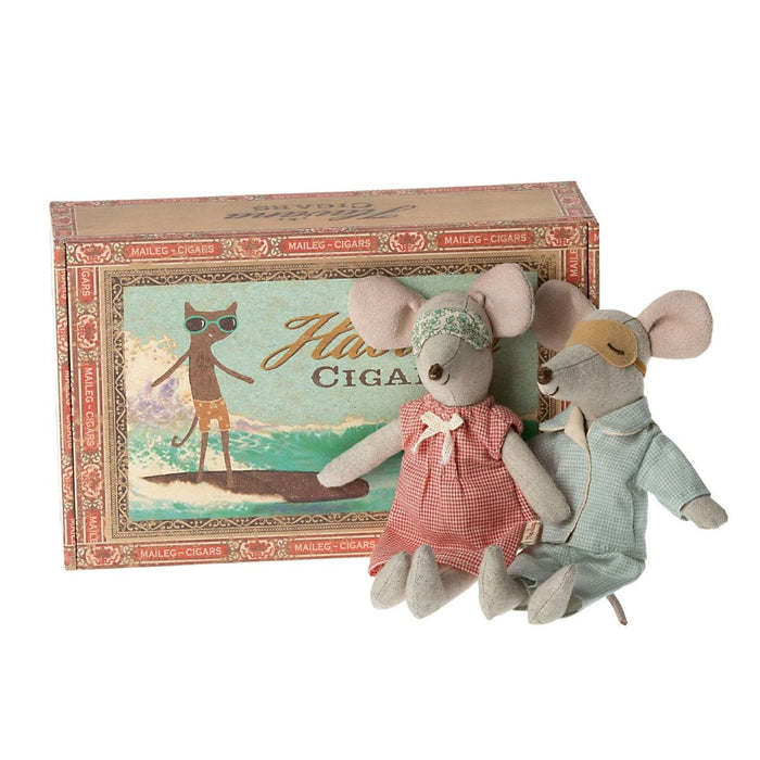 5017230101 Maileg Mum & Dad Mouse in Cigar Box New