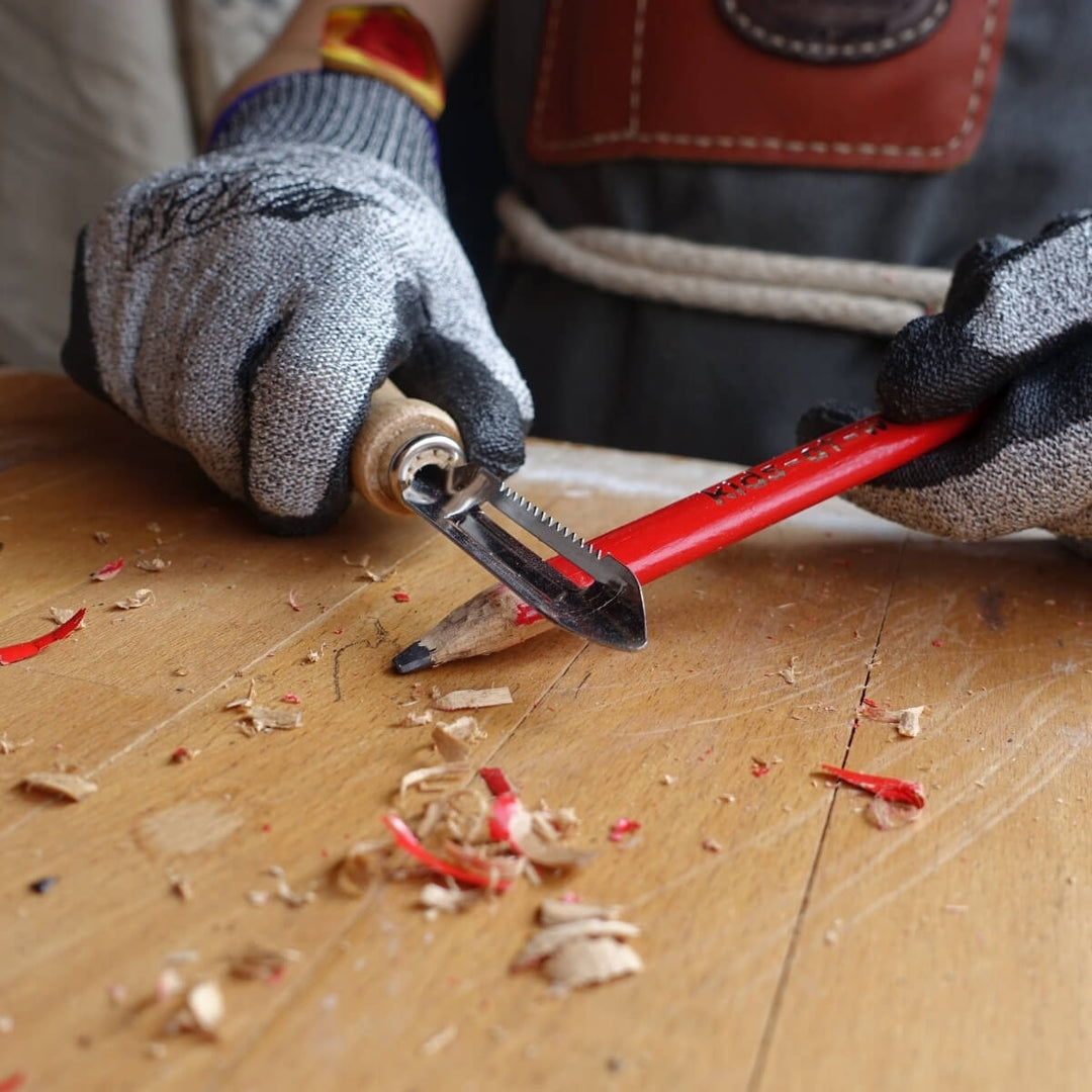 A600390 Kids at Work Whittling Peeler