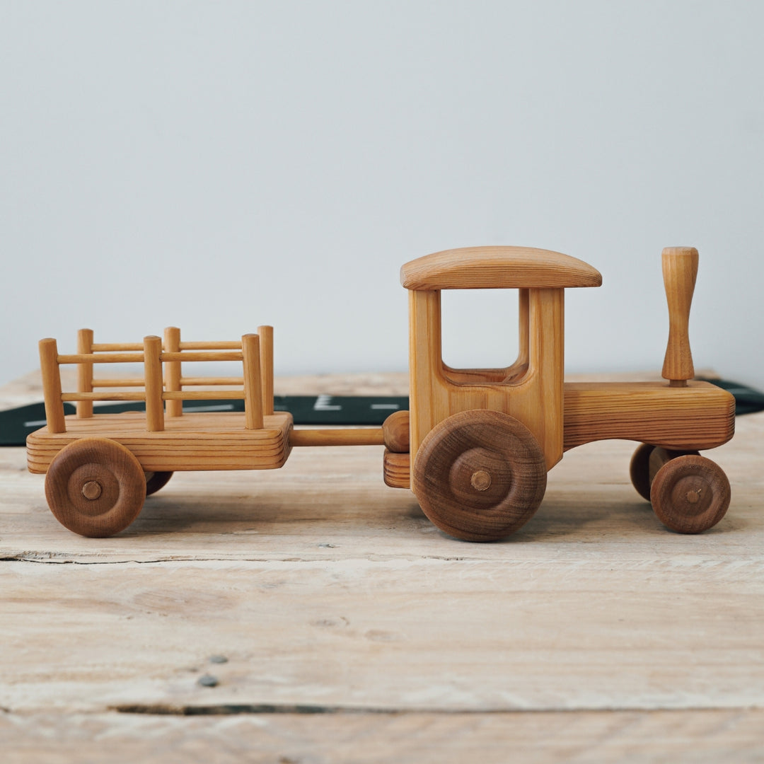 70200016 Debresk Big Tractor with Cart