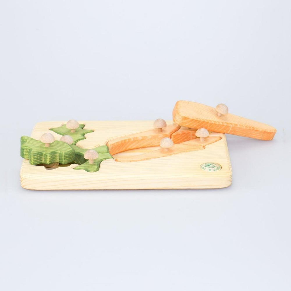 74001208 Drei Blatter Wooden Peg Puzzle - Carrot