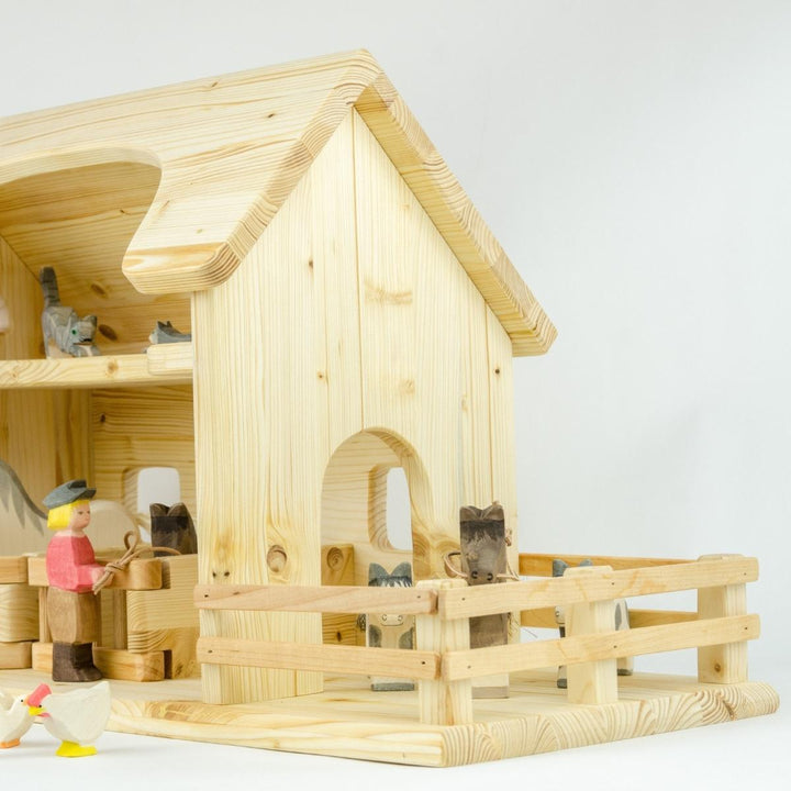 Drei Blatter Barn Stable from Oskar's Wooden Ark in Australia