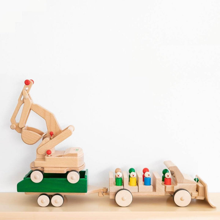 70401876  Nic Creamobil Shovel Excavator  with  70401803 Nic Creamobil Little People 4 pieces,  70401830 Nic Creamobil Wooden Tipper Trailer 38cm, 70401816 Nic Creamobil Basic Model Long Omnibus 8 Seater and 70401836 Nic Creamobil Dozer Blade / Snow Plough Extension for Basic Model and Tractor