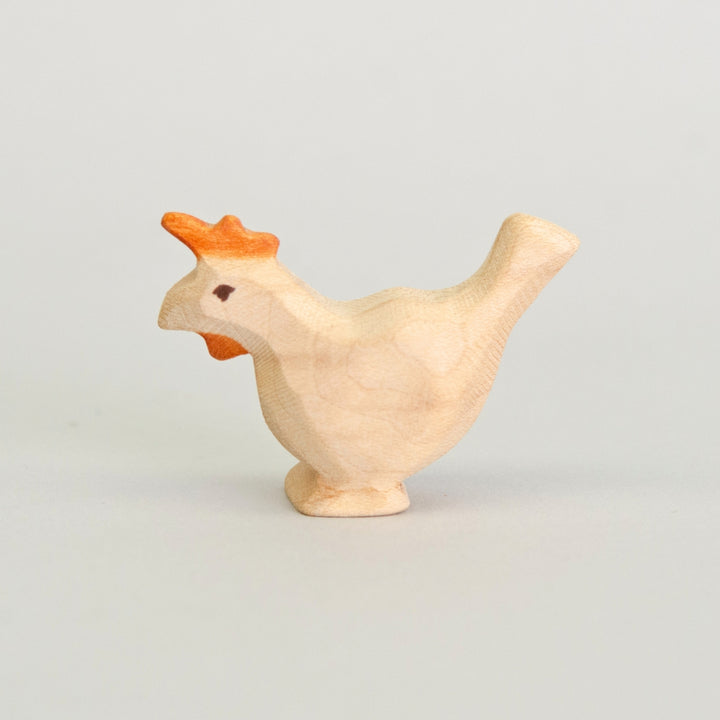 P040 Predan Hen Standing