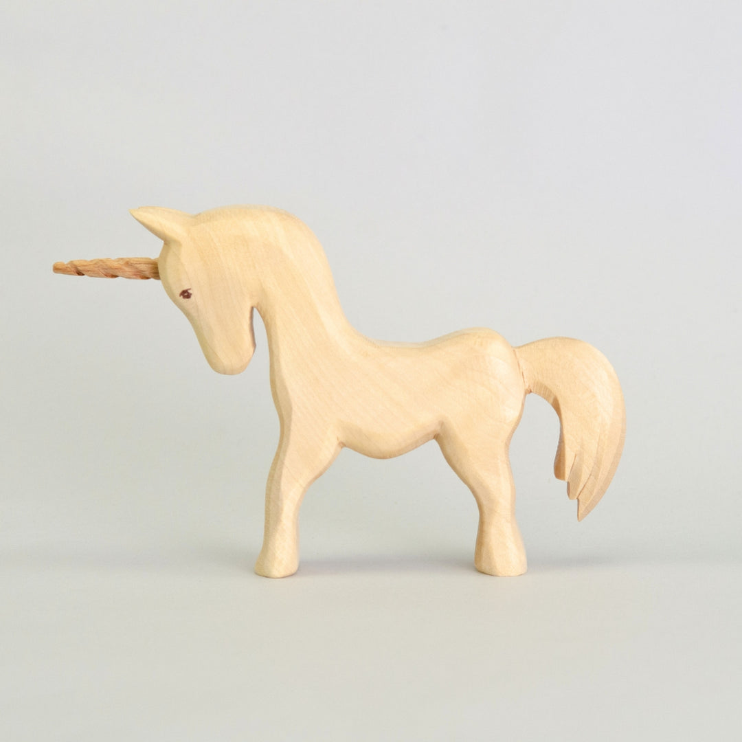 P086 Predan Unicorn Standing