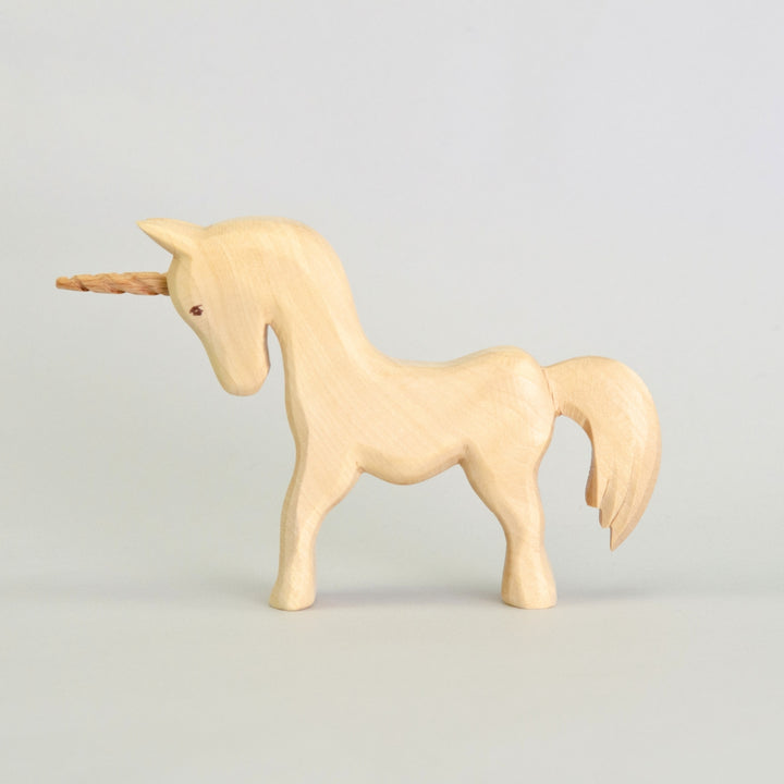 P086 Predan Unicorn Standing