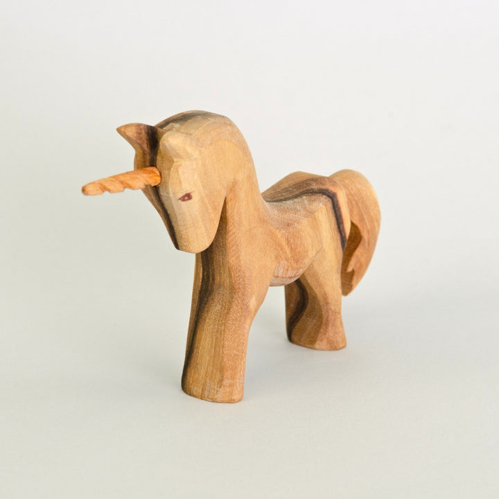 P086 Predan Unicorn Standing