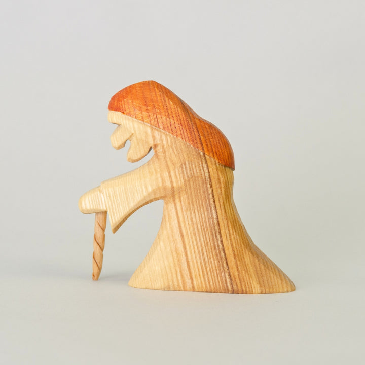 P089 Predan Witch Standing
