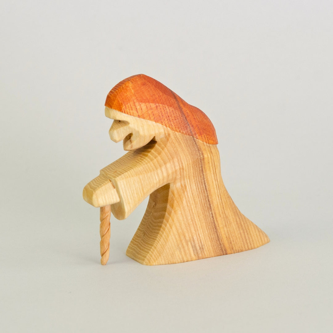 P089 Predan Witch Standing